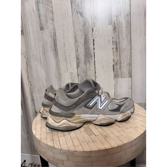NEW BALANCE LOW TOP SNEAKERS GREY 9060 Gray Used size men’s 10.5 woman’s 12 - Picture 5 of 7